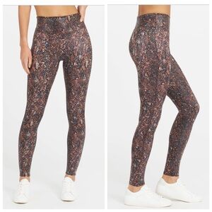 NWT Spanx Faux Leather Snake Shine Leggings color Mocha Snake size M